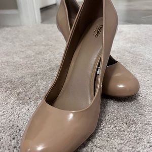 Tan Patent Pumps Sz 8.5